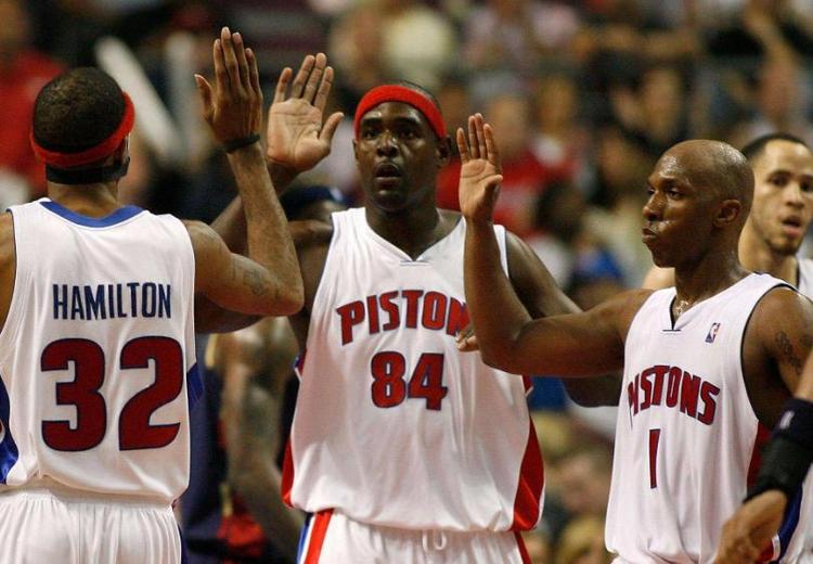 亚冠激战：柔佛VS上海海港，收官之战谁能笑傲？（亚冠末轮决战：柔佛PK上海海港，谁将笑到最后？）