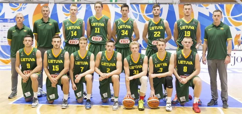 荷兰队官方：韦格霍斯特身体状态不佳退出集训，不会出战波兰（荷兰队官宣：韦格霍斯特因身体状况不佳退出集训，缺席对阵波兰）