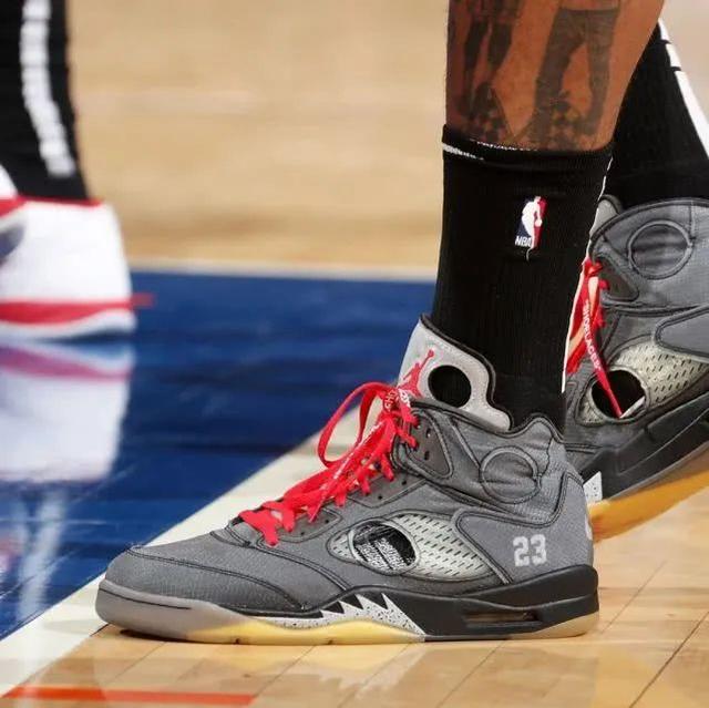 老师请假啦？原来他去……（老师没来上课？其实是去……）