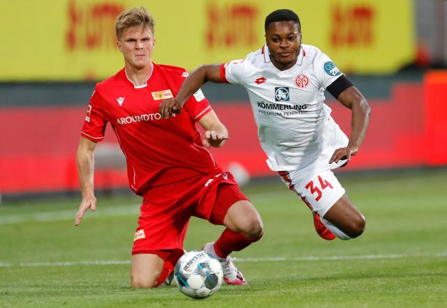 比利亚雷亚尔欧冠六场1平5负排倒数第二，但在西甲暂列第三位（比利亚雷亚尔欧冠6战1平5负仅列倒数第二，西甲积分榜却暂居第三）