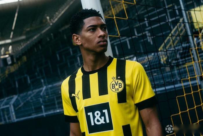 洛杉矶快船以131-116击败黄蜂，哈登55分创队史新高，成为NBA第四位得分超55分的球员，表现惊艳。（快船131-116力克黄蜂，哈登轰55分刷新队史纪录，成NBA史上第4位55+得分者，表现惊艳）