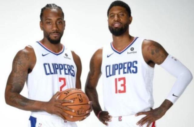 布斯克茨和阿尔巴将在赛季结束退役，穆勒：我向他们脱帽致敬（布斯克茨、阿尔巴赛季末挂靴，穆勒致意：向二人脱帽致敬）