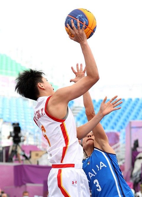 瓦拉内：去皇马前齐达内亲自给我打了电话；穆里尼奥很有魅力（瓦拉内：加盟皇马前接到齐达内亲自来电；穆里尼奥魅力十足）