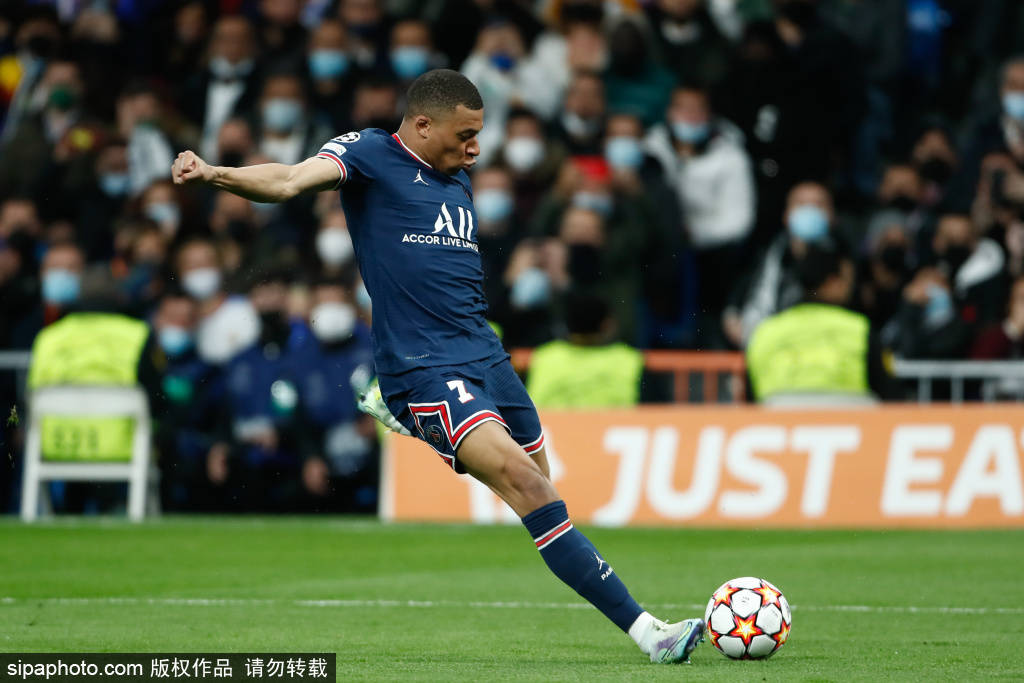 拜仁将创下德甲44轮连续领跑纪录，打破自己1973年创造的纪录（拜仁有望连续44轮领跑德甲，刷新1973年自创纪录）