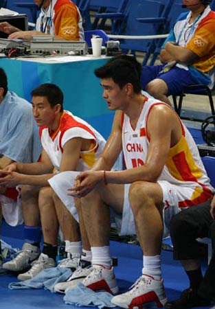 杰伦·约翰逊背靠背拿下三双，成为老鹰队史第二人（杰伦-约翰逊连场三双，位列老鹰队史第二人）