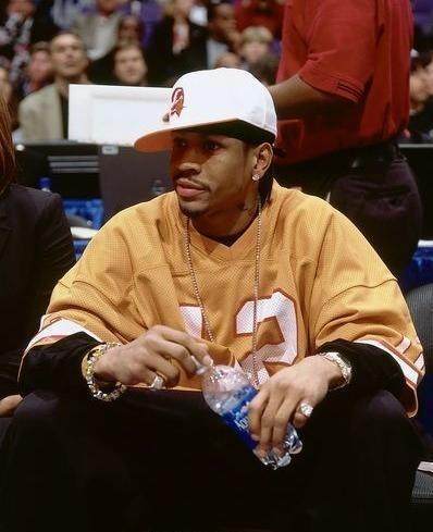 保加利亚传奇佩内夫被紧急送往肿瘤医院治疗，他曾患有睾丸癌（保加利亚名宿佩内夫被紧急送至肿瘤医院，曾患睾丸癌）