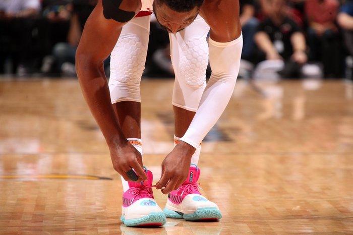 我懂用户晒视频：疑似泰山球迷看亚冠试图进入国安看台未果（网传视频显示：疑似泰山球迷观亚冠试图进入国安看台未果）