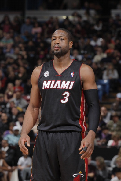 最快百球先生！哈兰德领取英超100球纪念球（哈兰德创英超百球最快纪录，获颁百球纪念球）