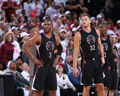 上一次对阵安哥拉：梅西斯卡洛尼替补登场，阿亚拉百场（上次交手安哥拉：梅西、斯卡洛尼替补出场，阿亚拉完成百场）