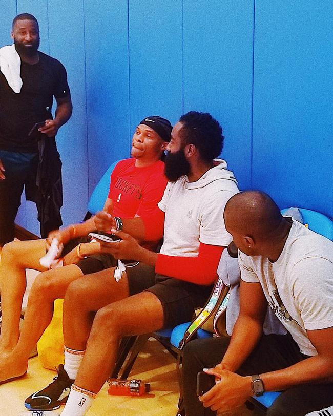 辉哥让你四分钟看懂皇马为什么输的那么狼狈（辉哥用四分钟讲清皇马为何输得如此狼狈）