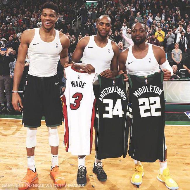 雅虎：有消息称一家中国俱乐部向拉斐尔开出很丰厚的合同报价（雅虎：传中国俱乐部向拉斐尔奉上高薪合同报价）